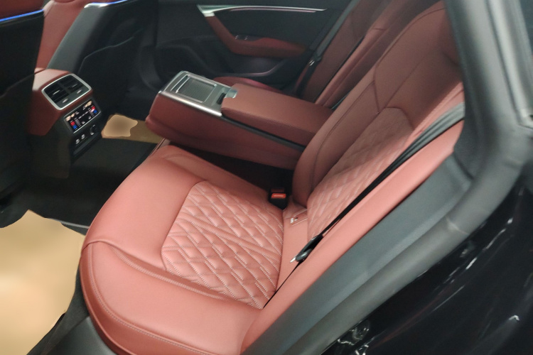 Audi A7L 2024 car image #17