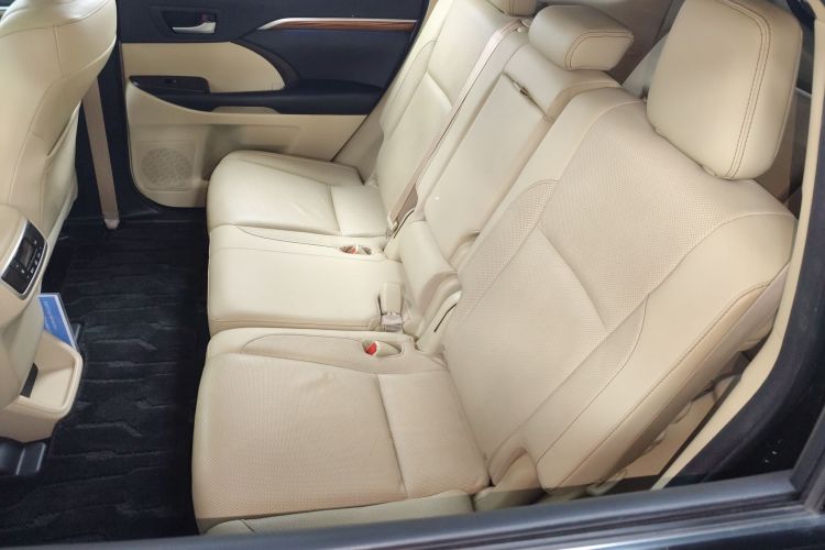 Toyota Highlander 2018 car image #17