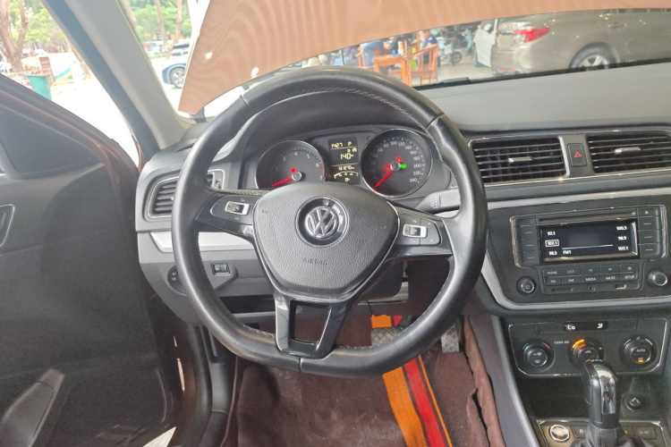 Volkswagen Gran Lavida 2018 immagine di auto #17