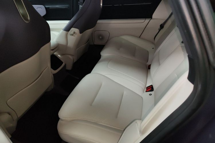 Avatr 12 2024 car image #17