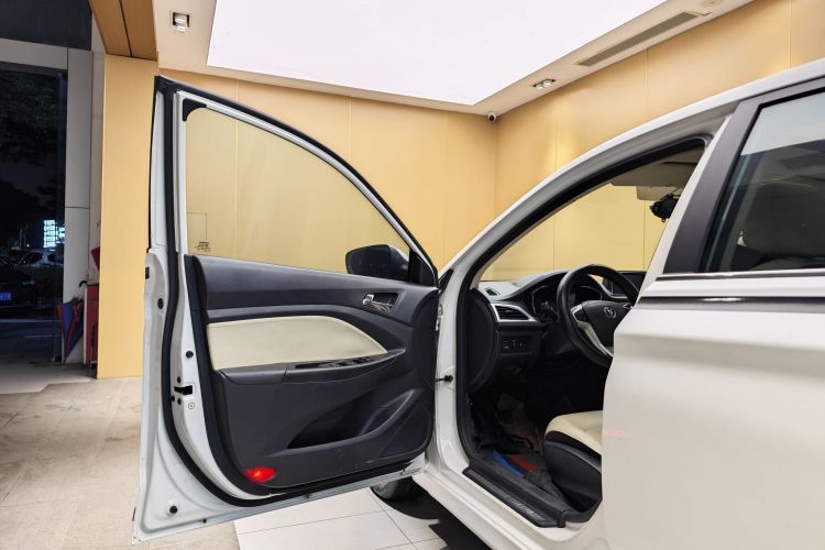 Changan Alsvin V7 2017 car image #17