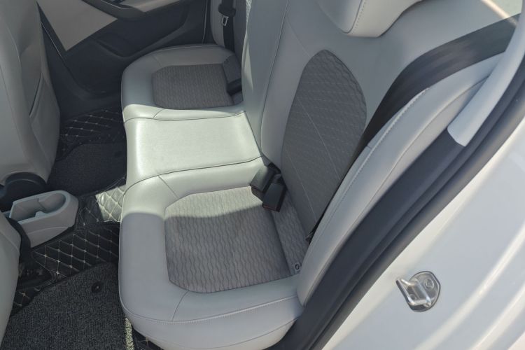 Skoda Rapid 2017 car image #17