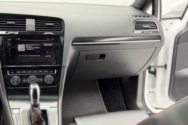 Volkswagen GolfGTI 2017 #17 Volkswagen GolfGTI 2017 car image #17