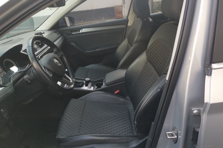 Skoda Superb 2018 #17 Skoda Superb 2018 car image #17