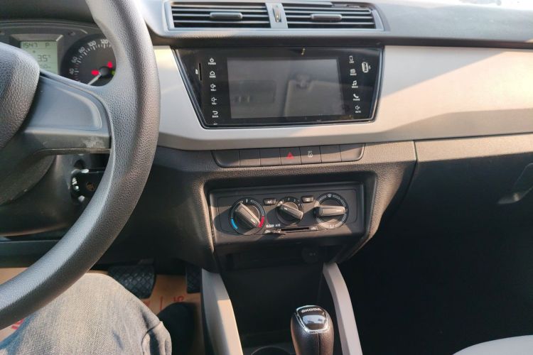 Skoda Fabia 2016 car image #17