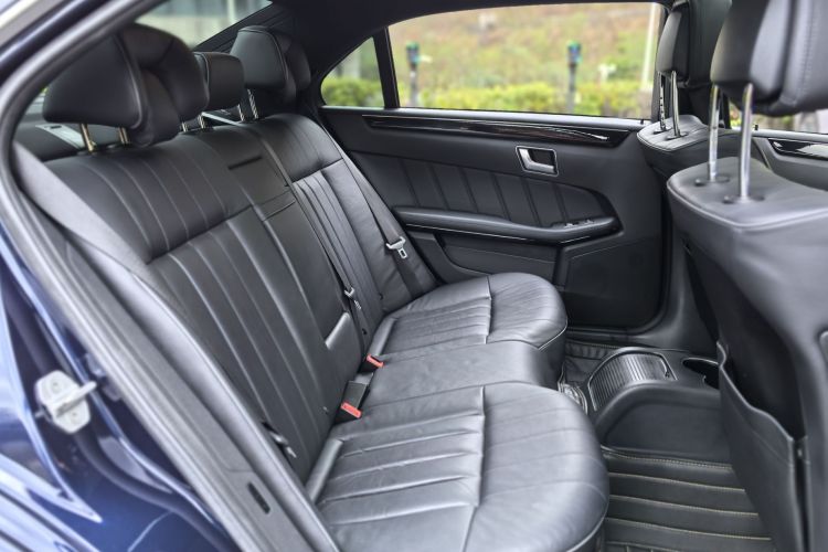 Mercedes-Benz E Class 2015 car image #17
