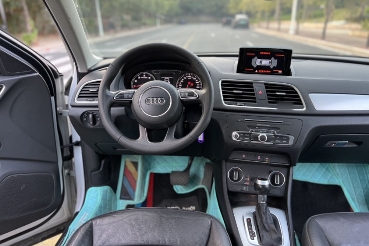 Audi Q3 2017 car image #17