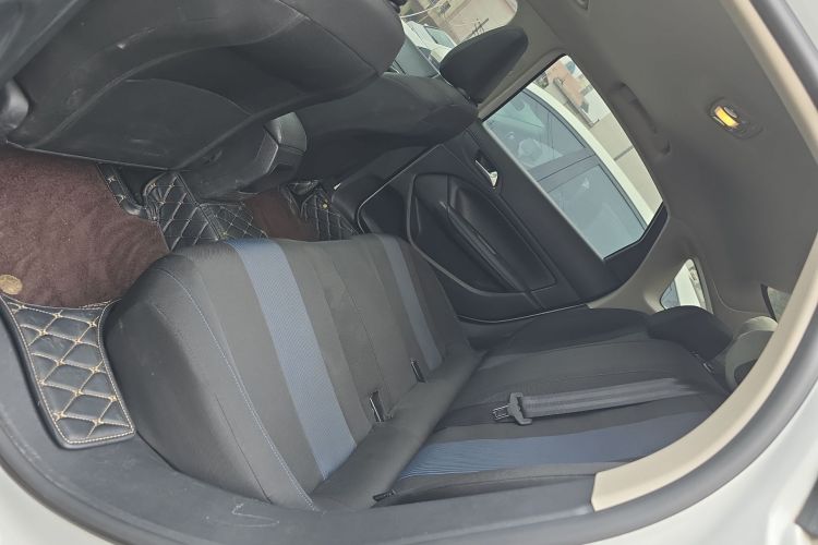 Peugeot 308 2019 car image #17