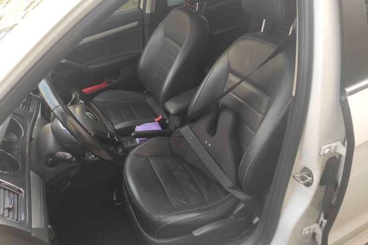 Volkswagen Gran Lavida 2017 immagine di auto #17