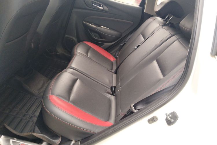 Changan CS15 2017 изображение автомобиля #17