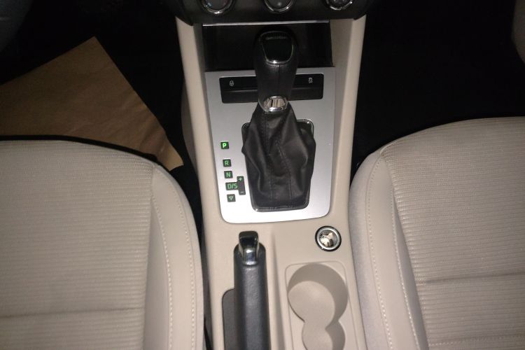 Skoda Octavia 2015 car image #17