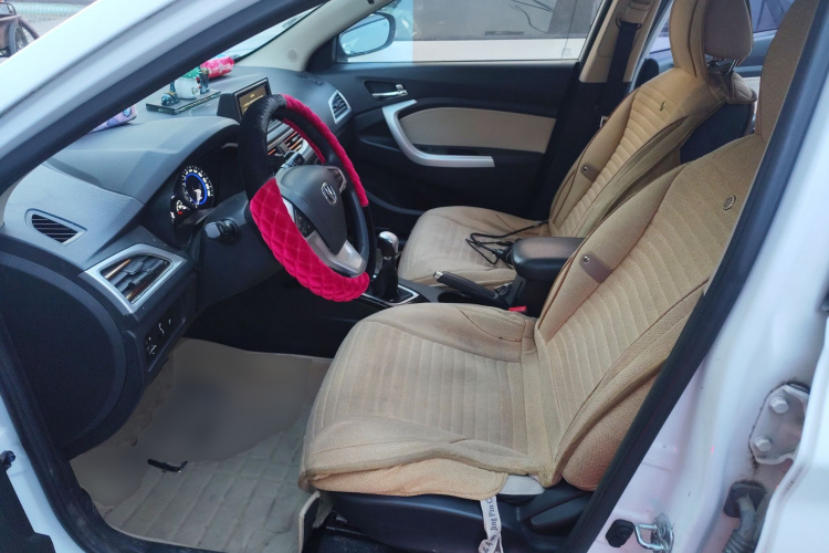 Changan Alsvin V7 2015 car image #17