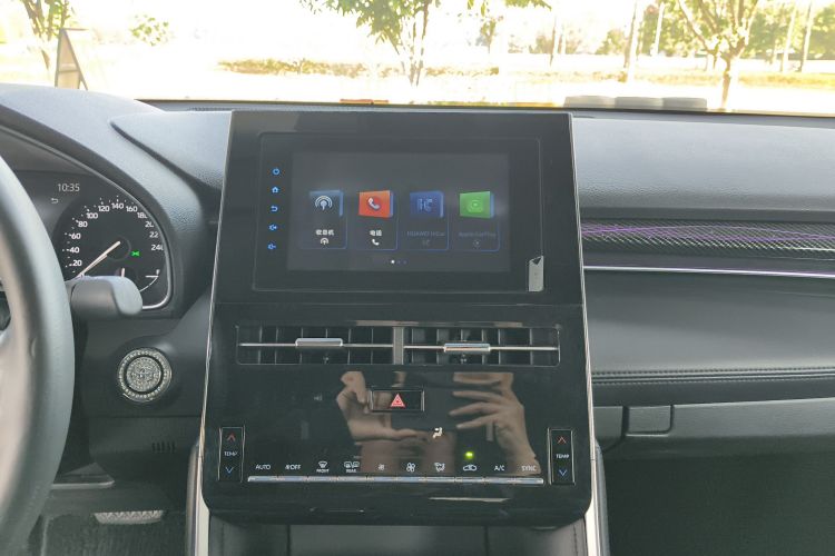 Toyota Avalon 2023 car image #17