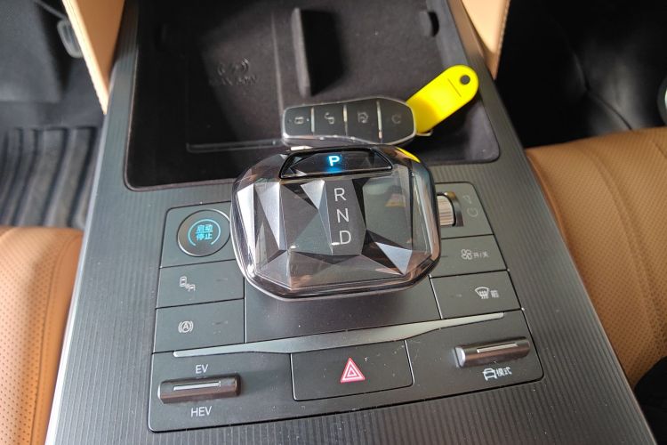 BYD SongL DM-i 2024 car image #17