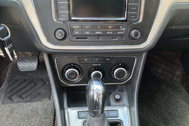 Volkswagen Gran Lavida 2015 car image #17