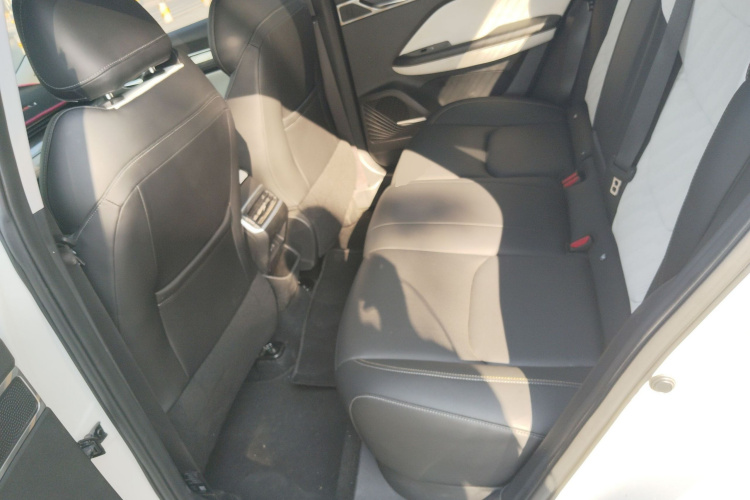 Emgrand L 2022 car image #17