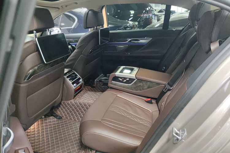BMW 7 Series 2019 #17 BMW 7 Series 2019 car image #17