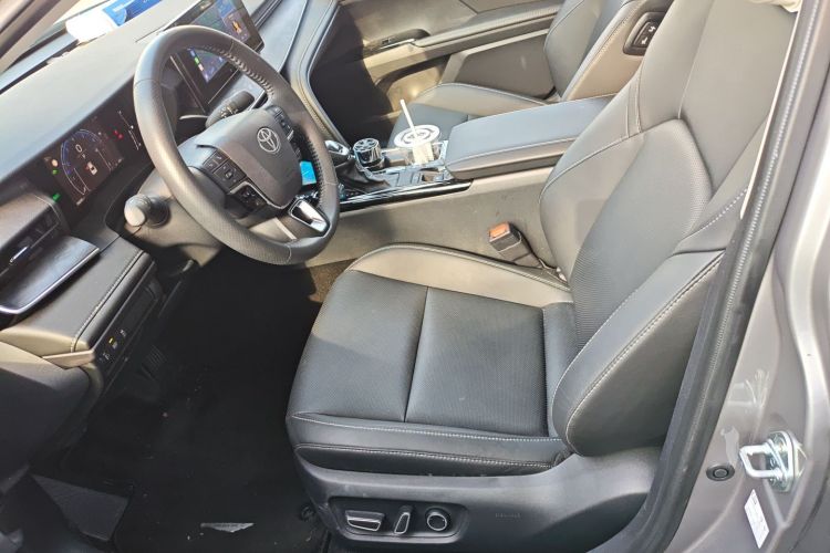Toyota Camry 2025 #17 Toyota Camry 2025 car image #17