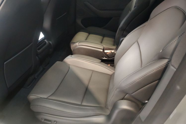 特斯拉 Model Y L 2025 汽车图片 #17