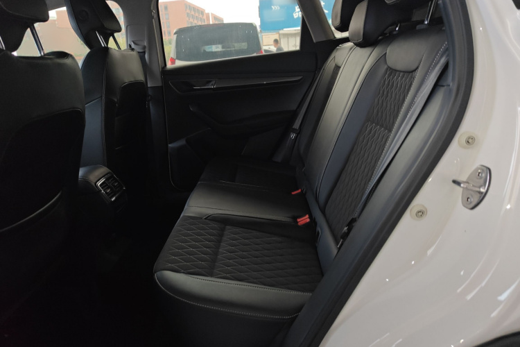 Skoda Karoq 2020 изображение автомобиля #17