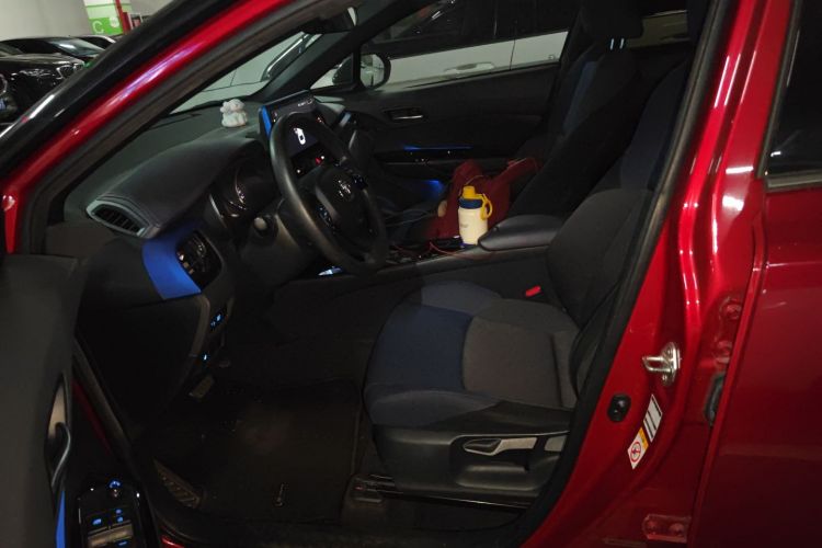 Toyota C-HR 2019 #17 Toyota C-HR 2019 car image #17