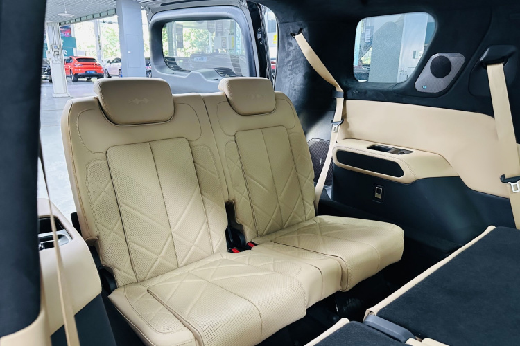 方程豹 豹8 2025 汽车图片 #17