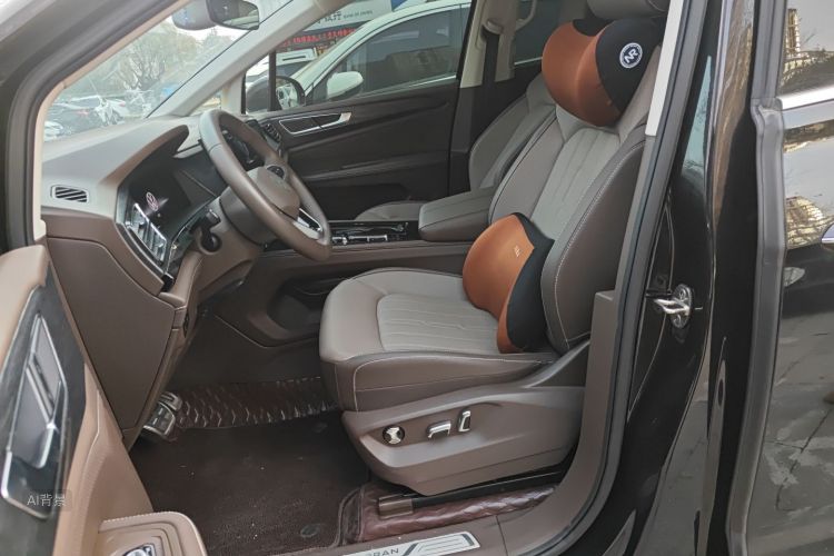 Volkswagen Viloran 2023 car image #17