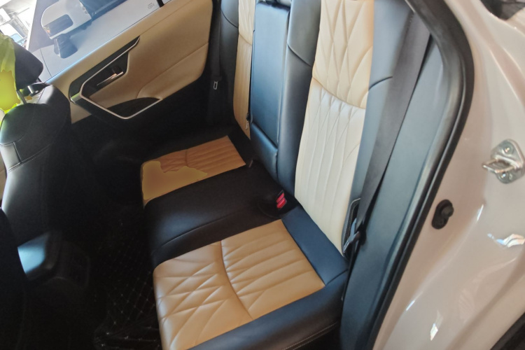 Toyota RAV4 2020 car image #17