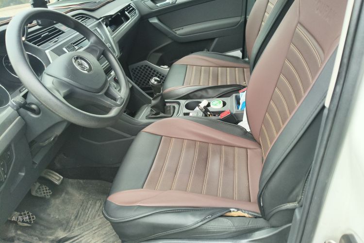 Volkswagen Touran 2017 car image #17