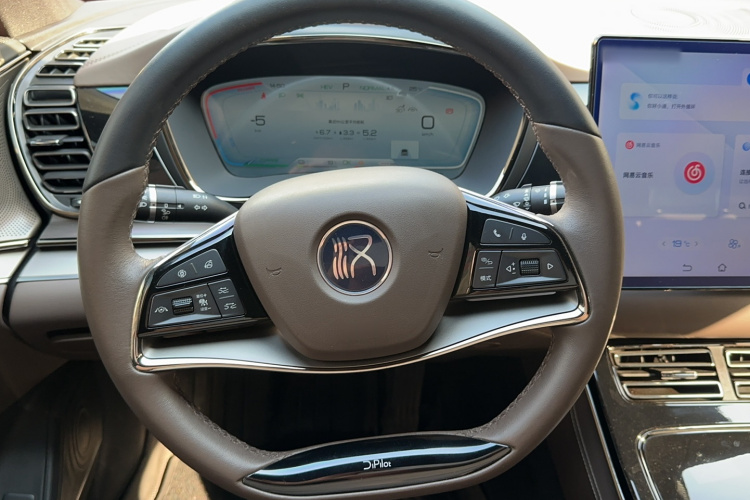 BYD Han 2022 #17 BYD Han 2022 car image #17