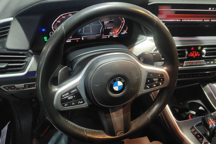 BMW X6 2020 car image #17