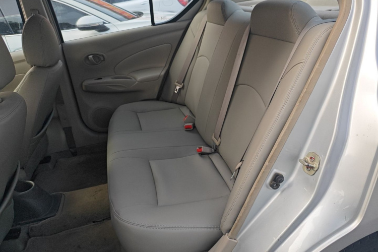 Nissan Sunny 2016 #17 Nissan Sunny 2016 car image #17