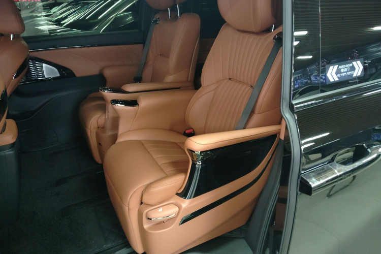 GAC Trumpchi E9 2025 #17 GAC Trumpchi E9 2025 car image #17