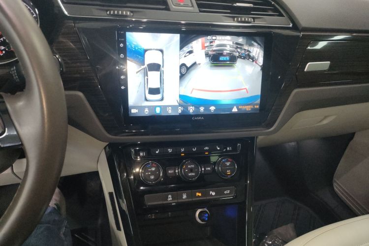 Volkswagen Touran 2018 immagine di auto #17