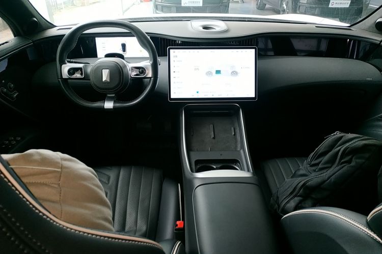 Avatr 11 2024 car image #17
