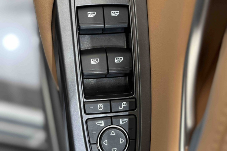 BYD SongL DM-i 2024 #17 BYD SongL DM-i 2024 car image #17