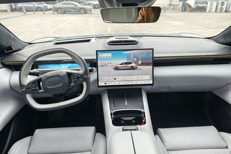 Lynk & Co 2024 immagine di auto #17