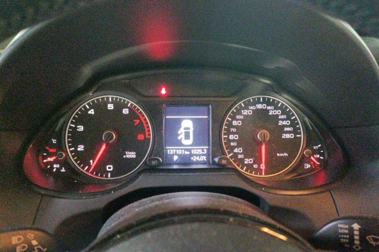 Audi Q5 2018 صورة سيارة #17