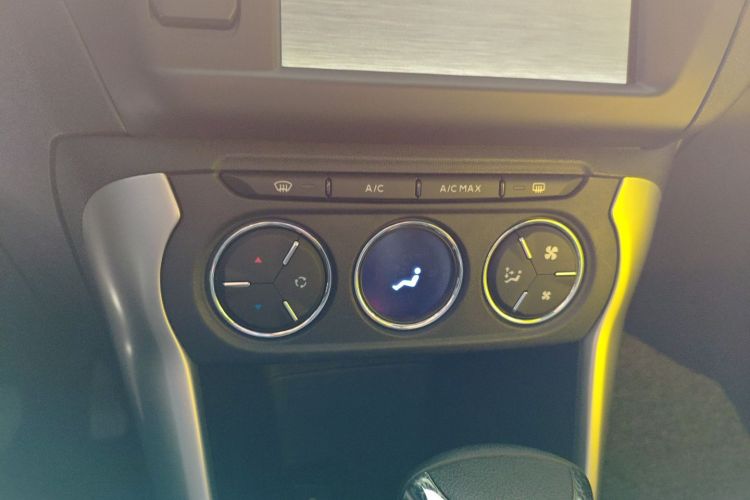 雪铁龙 雪铁龙C3-XR 2015 汽车图片 #17