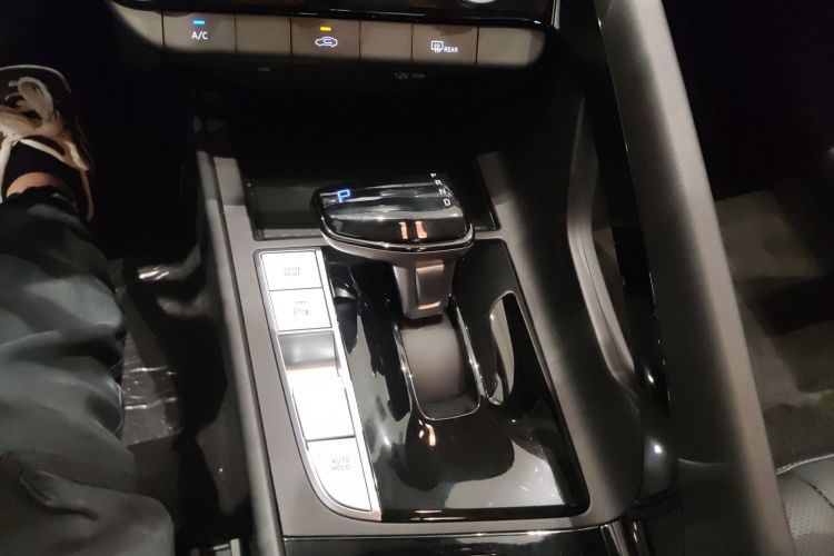 Hyundai Elantra 2025 car image #17