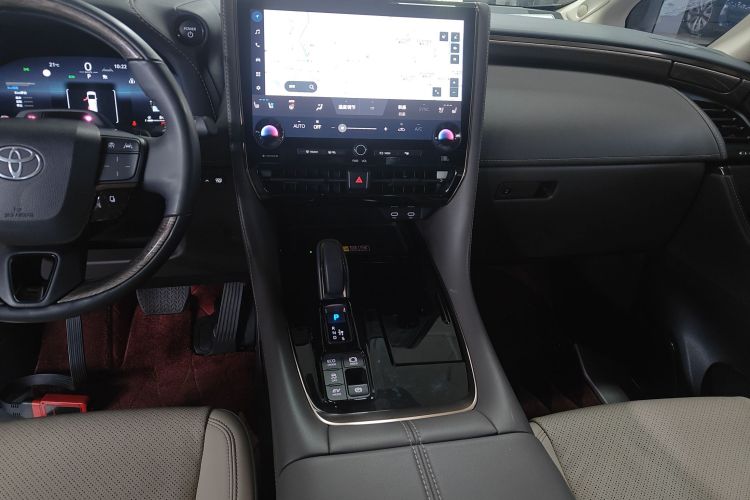 Toyota Alphard 2023 #17 Toyota Alphard 2023 car image #17