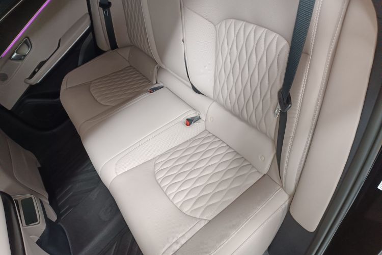 BYD Han 2025 car image #17