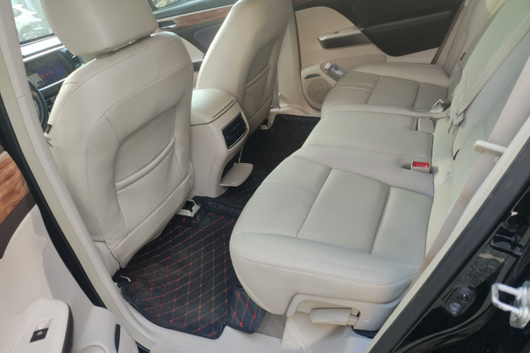 GAC Trumpchi GS8 2017 car image #17