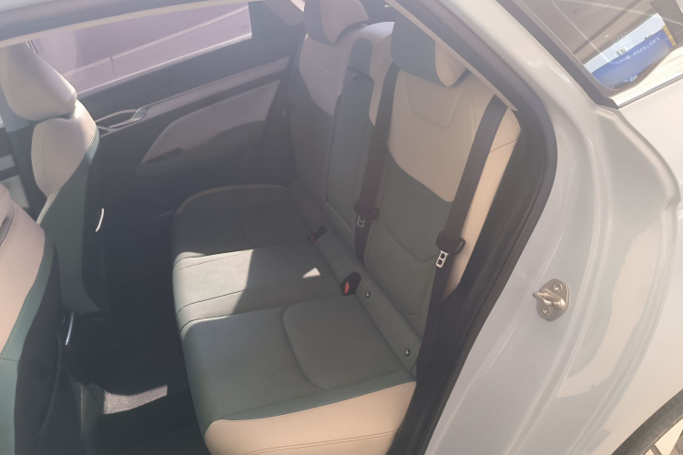 GEELY Emgrand L HiP 2023 #17 GEELY Emgrand L HiP 2023 car image #17