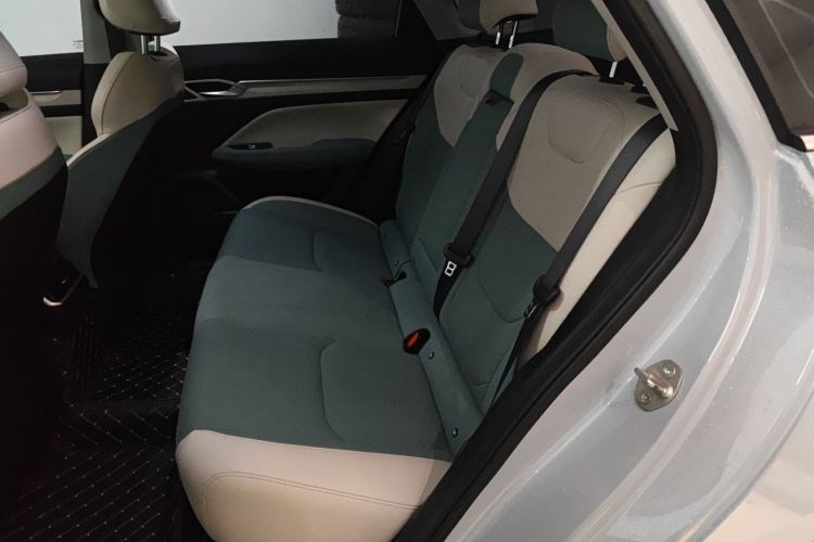 GEELY Emgrand L HiP 2022 car image #17