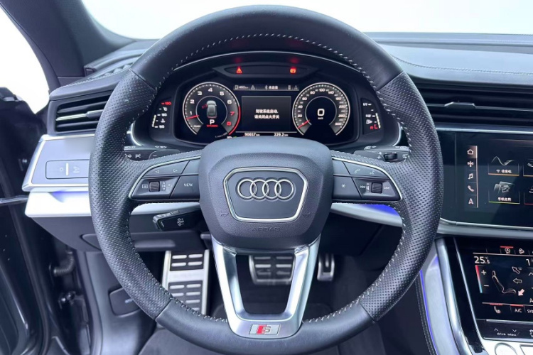 Audi Q8 2019 car image #17