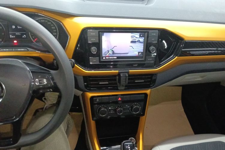 Volkswagen T-Cross 2019 car image #17
