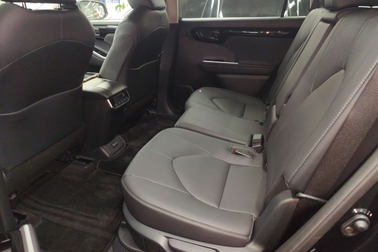 Toyota Highlander 2025 car image #17