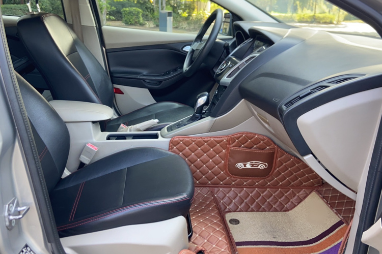 Ford Focus 2018 car image #17