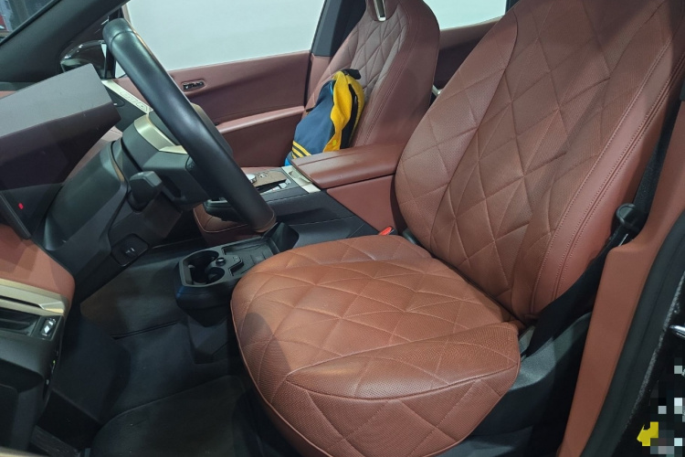 BMW iX 2024 immagine di auto #17